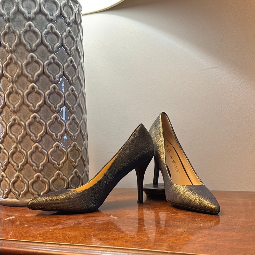 Nine West Black and Gold Heels with Pointed Toe and Stiletto Heel